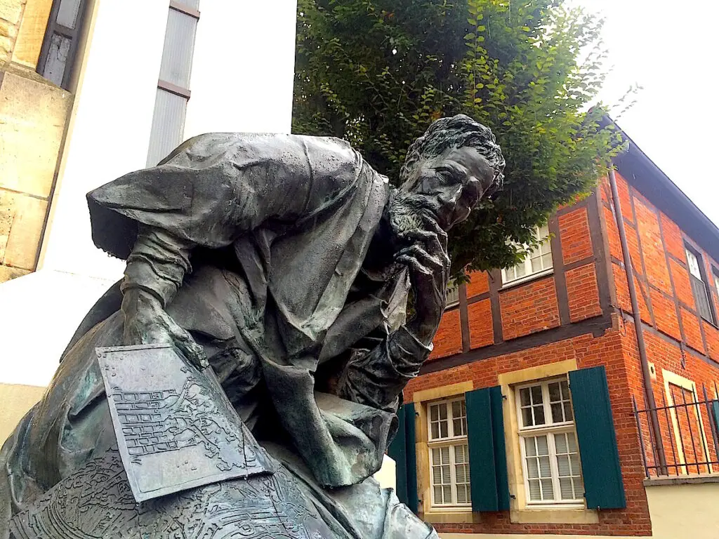 An Jan van Leiden, den König der Wiedertäufer, erinnert dieses Denkmal in Münster 