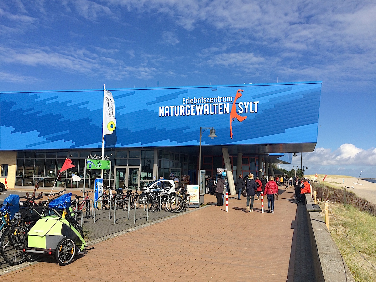 Das Erlebniszentrum "Naturgewalten Sylt" liegt unmittelbar im Hafen von List