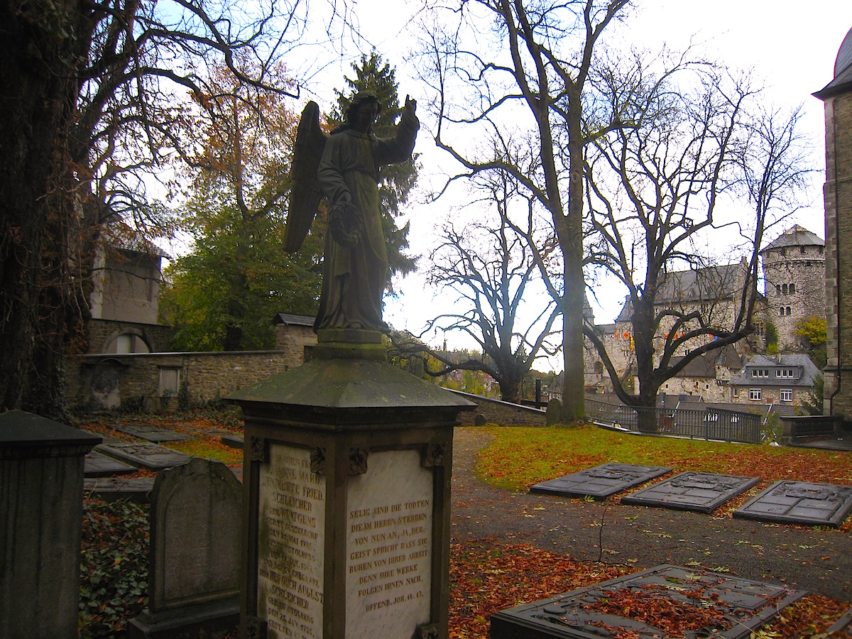 Der Kupfermeister-Friedhof in der Kupferstadt Stolberg ist einzigartig