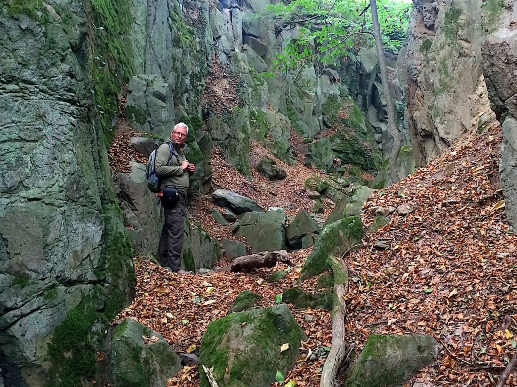 Abseits der ausgewiesenen Routen wird es dann aus geologischer Sicht besonders spannend