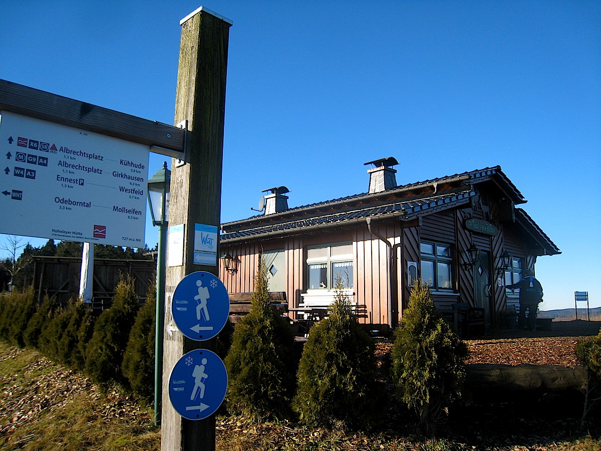 Wärmende Getränke gibt es in der Hoheleyer Hütte