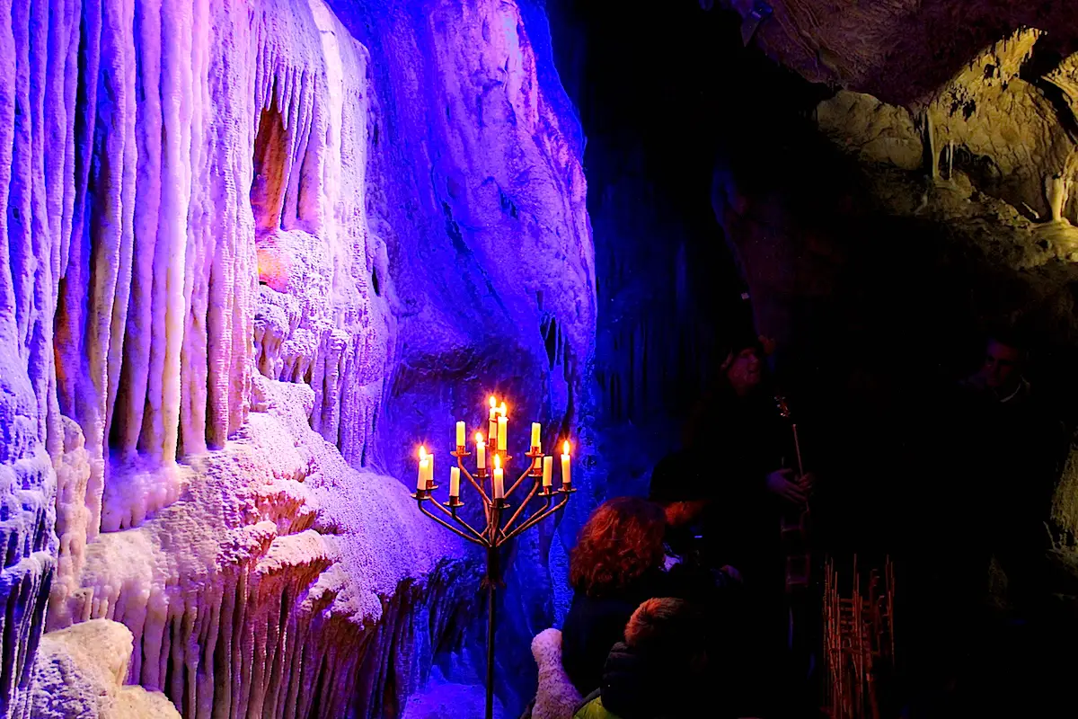 Die Schönheit der Höhlenweihnacht in der Dechenhöhle verzaubert selbst Weihnachtsmuffel