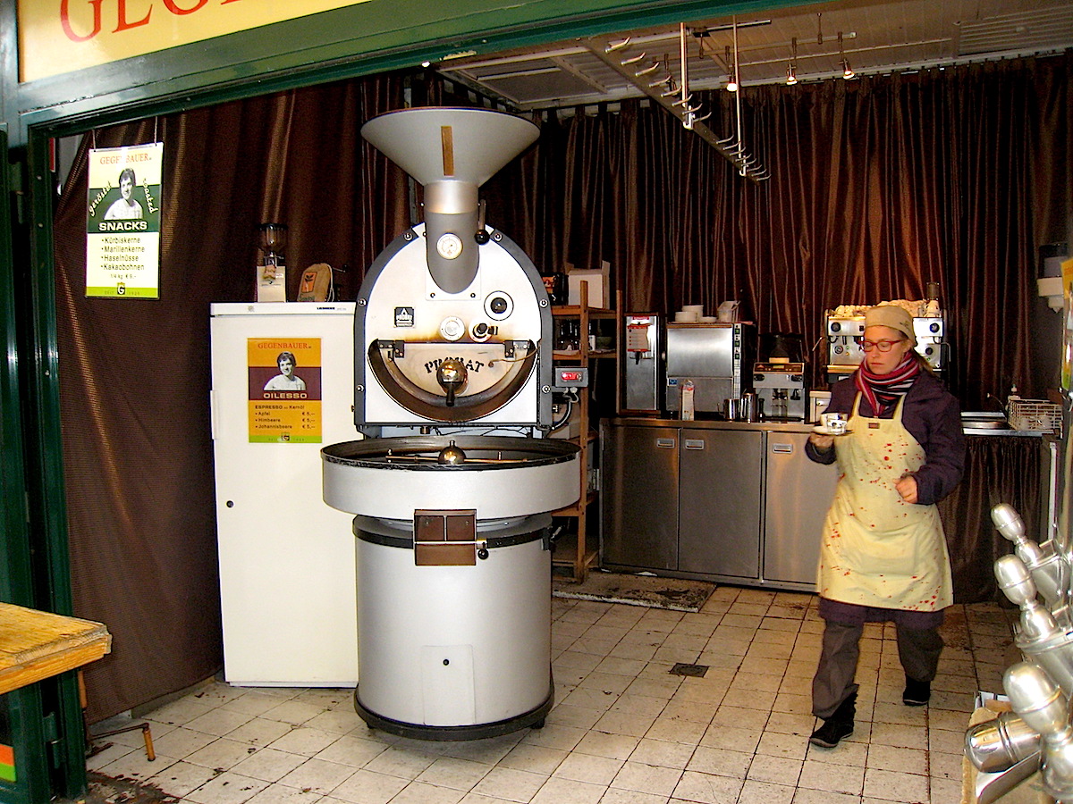 Natürlich kann man auch auf dem Wiener Genussmarkt verschiedene Kaffee-Kreationen probieren