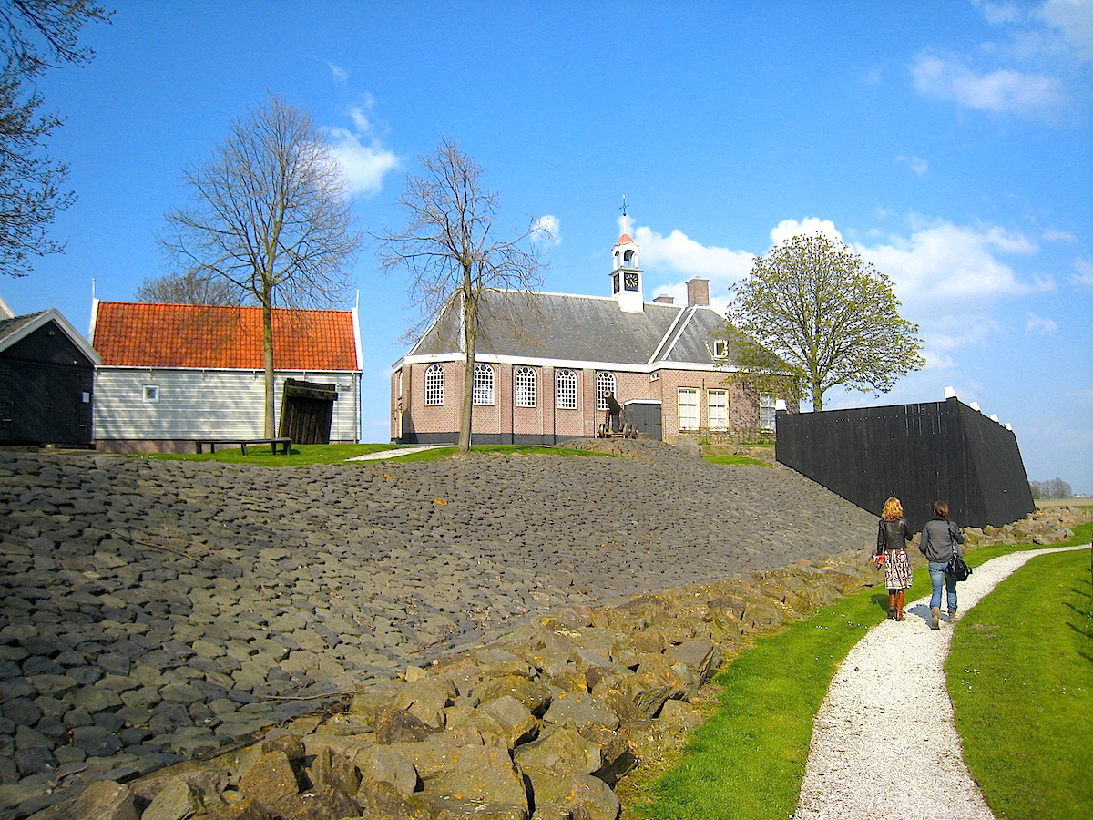 Flevoland - entlang von Tulpenfeldern zum IJsselmeer - Schokland