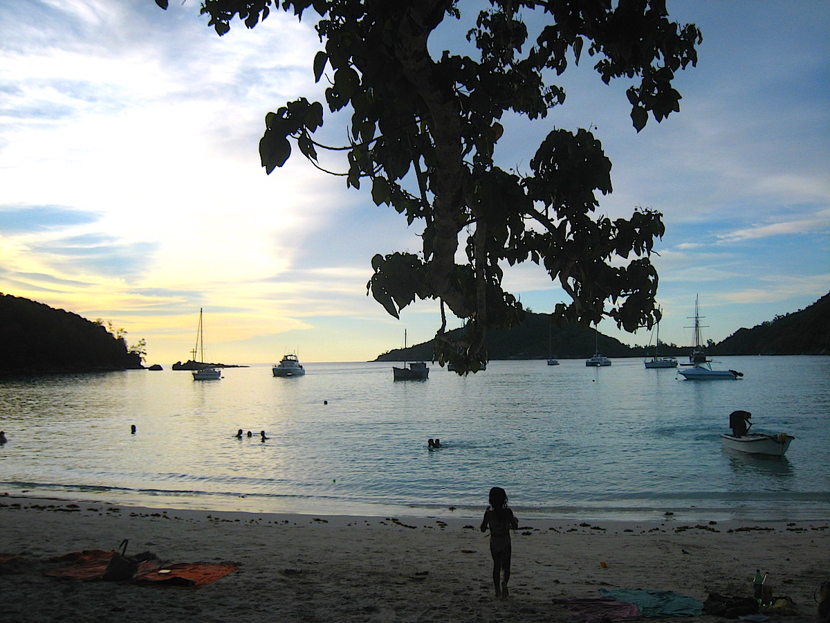 Blautöne am Abend auf den Seychellen