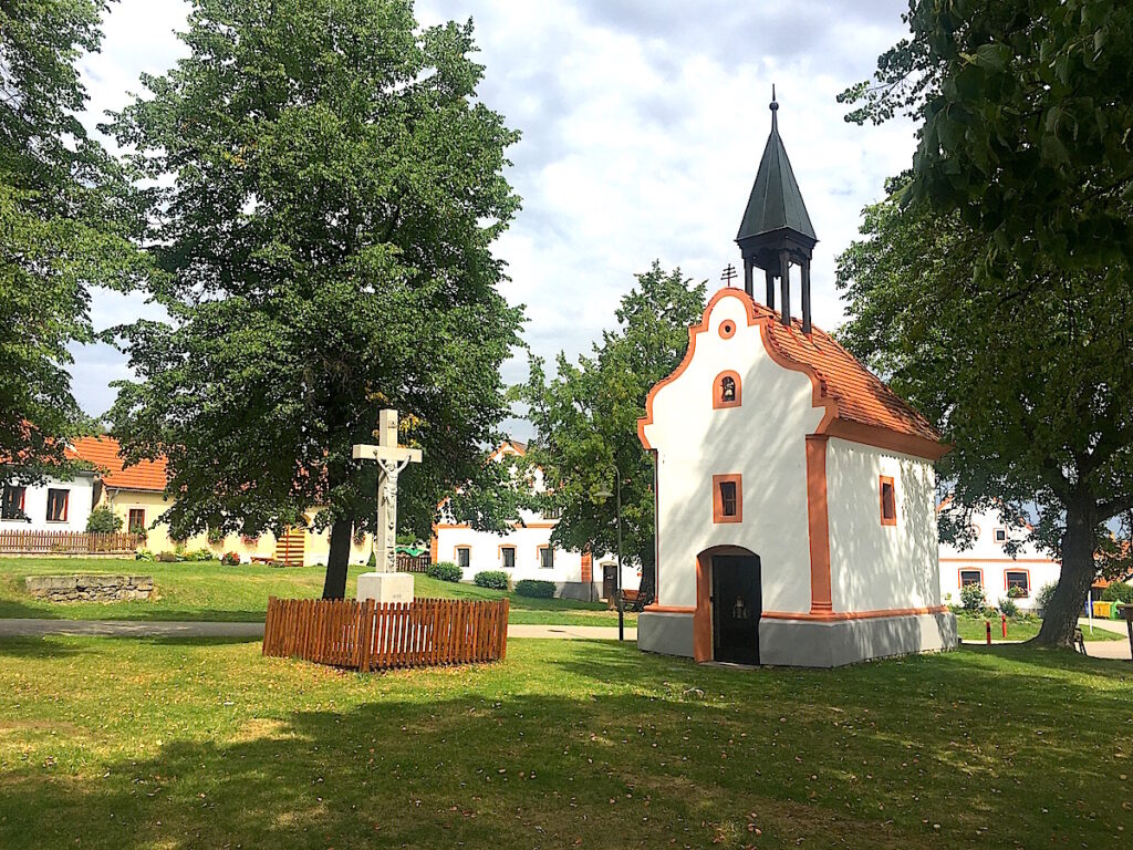 Das barocke Böhmen hat auch auf dem Land erlebt werden, hier das UNESCO Barockdorf Holašovice.
