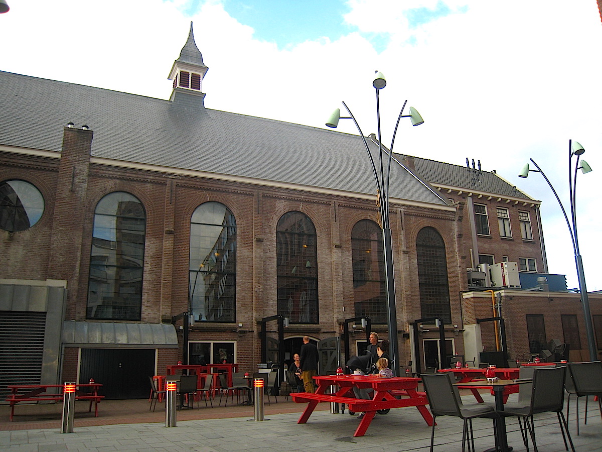 Außen Kirche….