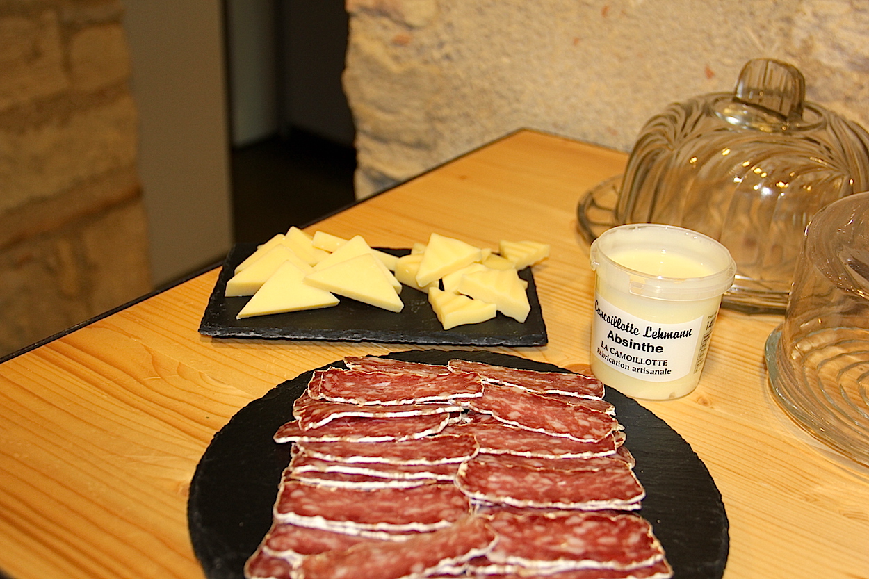 Absinth Käse und Wurst