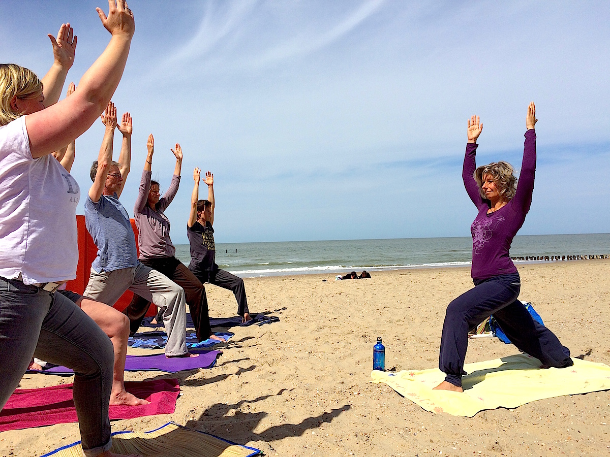 Yoga am Strand von Domburg