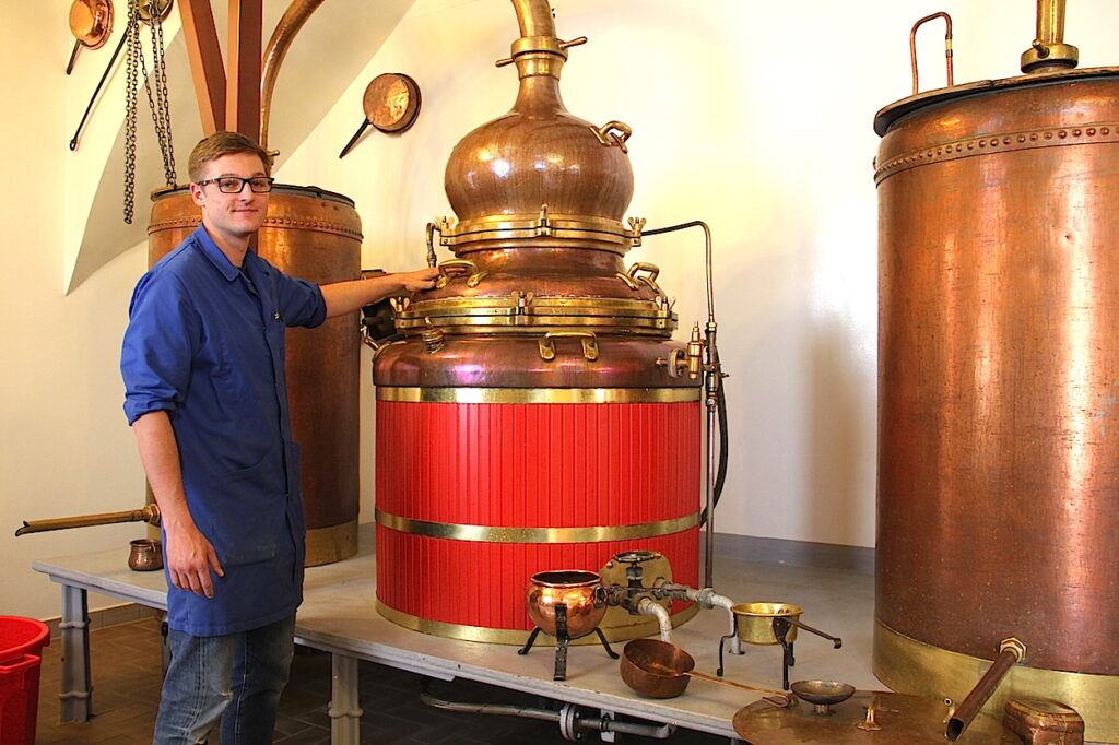 Pierre Guy in der Destillerie seiner Familie