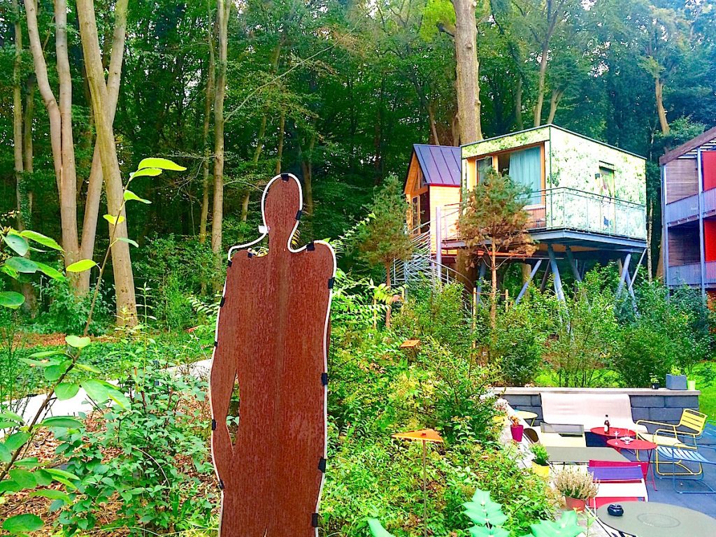 V-Hotel außen Kopie die originellsten Übernachtungsmöglichkeiten in NRW