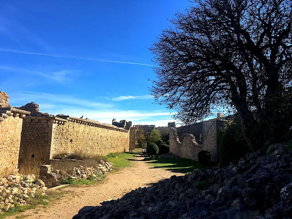 Die Festung Peyrepertuse ist ein wichtiger Ort in Okzitanien 