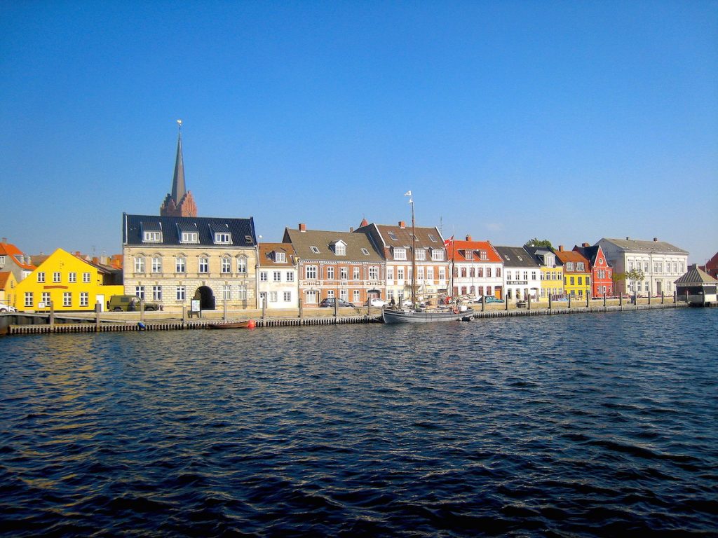 Lolland ist die viertgrößte dänische Ostseeinsel und einer der 10 Orte, die man in Skandinavien gesehen haben muss.