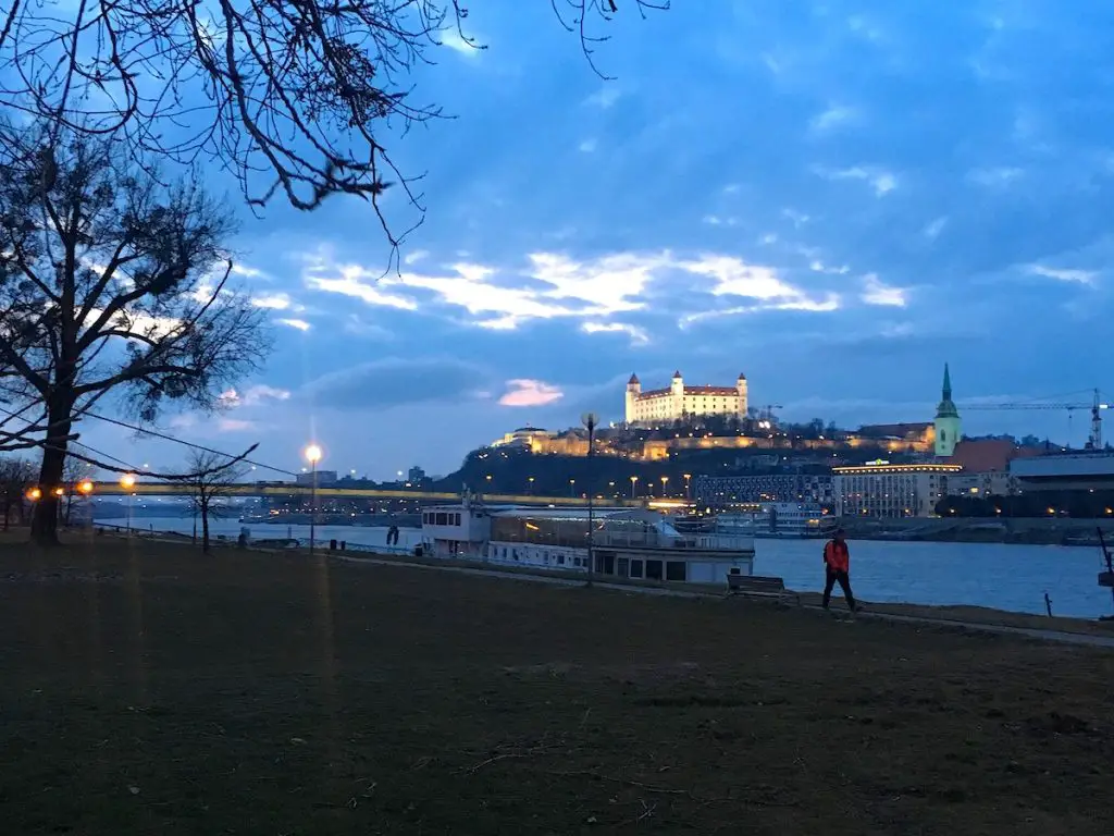 Europas Metropolen - Blaue Stunde in Bratislava