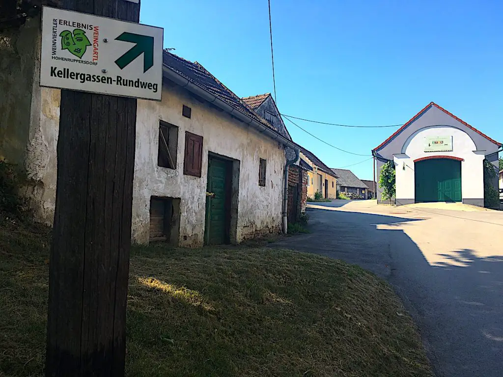 Die Kellergassen gehören auch zum Winzerurlaub am Bauernhof