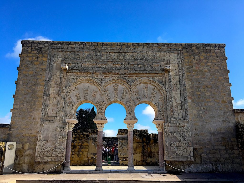 Top 5 Orte, die man in Cordoba bewundern sollte - Die berühmten Hufeisenbögen aus maurischer Zeit in Medina Azahara