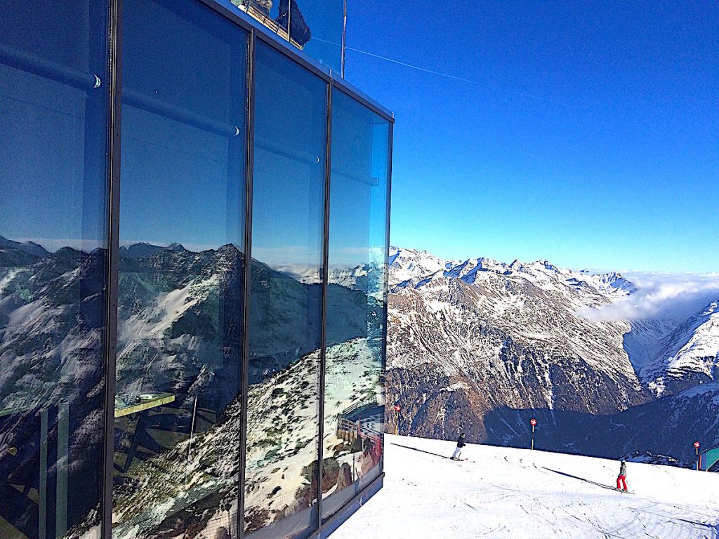 Sölden – das Hotel - Der wichtigste Drehort in Sölden war das Ice Q, das mittlerweile zur Pilgerstätte für Bond-Fans geworden
