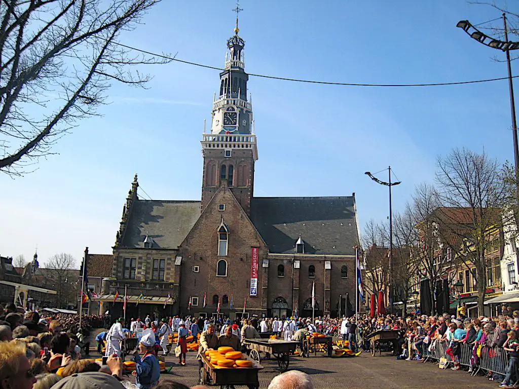 Der Käsemarkt in Alkmaar ist ein Touristenmagnet 