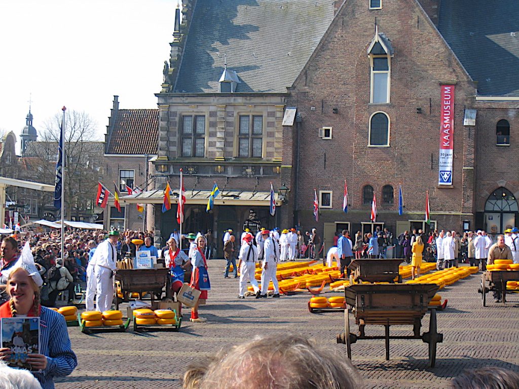 Käsemarkt in Alkmaar - Farbenfroh und folkloristisch