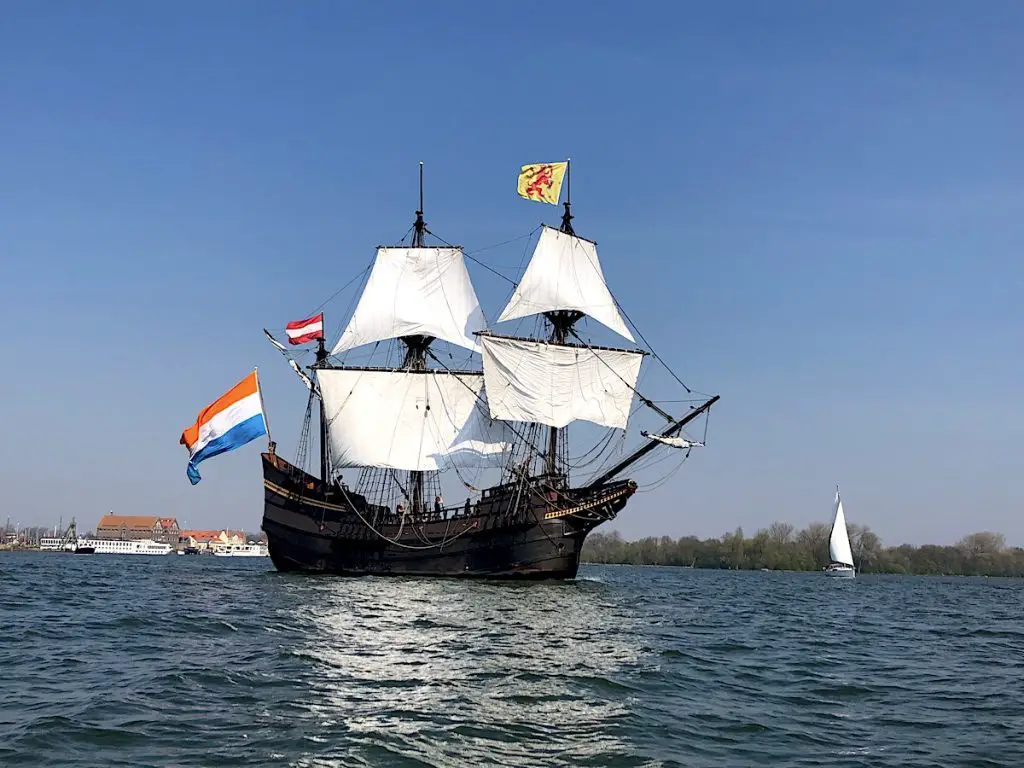Hoorn – Hafenstadt des Goldenen Zeitalters - Schiff auf See
