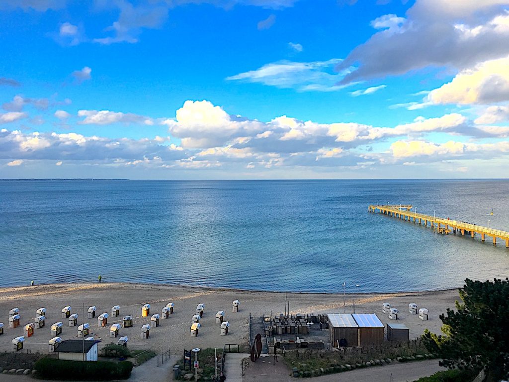 Die schönsten Zugreiseziele - mit der Bahn ans Meer. 