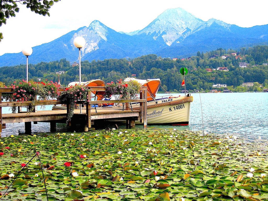 So sehen die schönsten Seen in Österreich aus - der Faaker See in Kärnten.