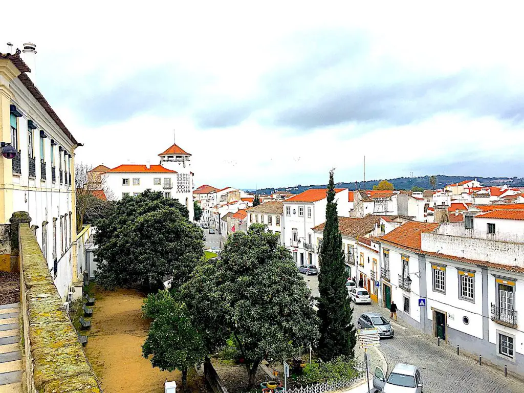 Die alte Königsstadt Évora im Alentejo ist perfekt für einen entspannten Citytrip. 