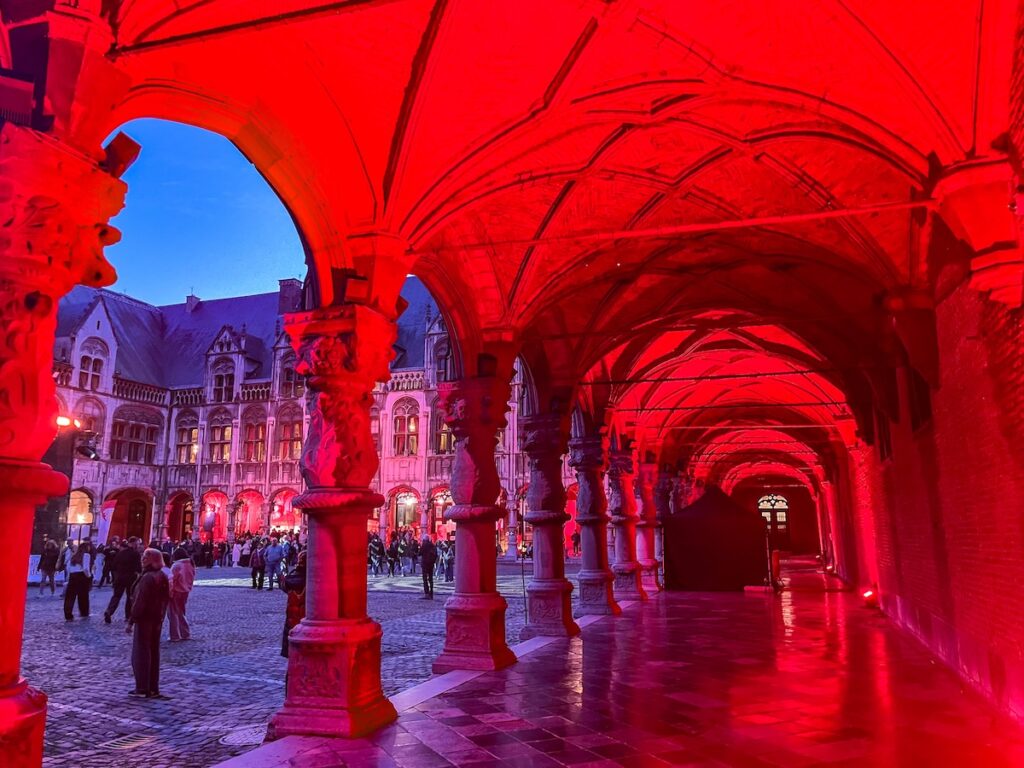 Absolutes Highlight für alle Architektur-Fans ist der Fürstbischöfliche Palast in Lüttich. 
