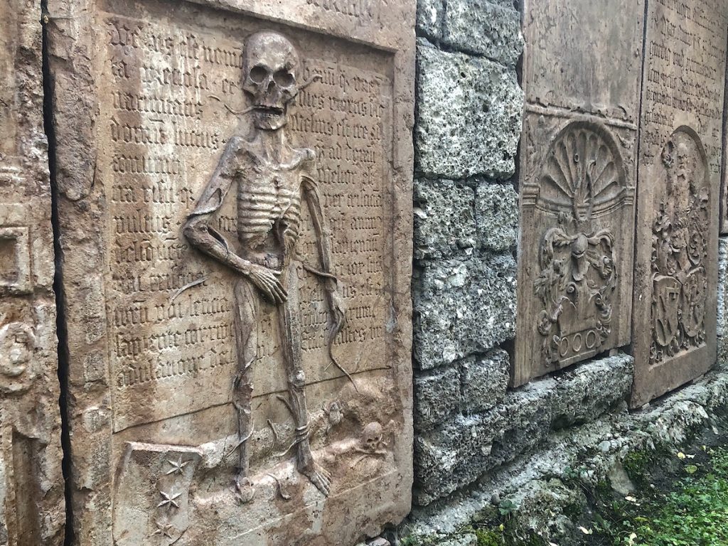 Um den Friedhof von St. Peter in Salzburg ranken sich viele Legenden.