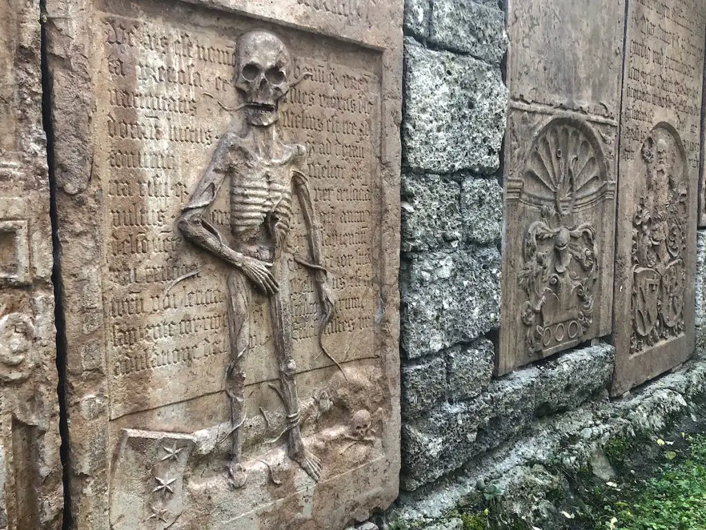 Der geheimnisvolle Friedhof von St. Peter in Salzburg.