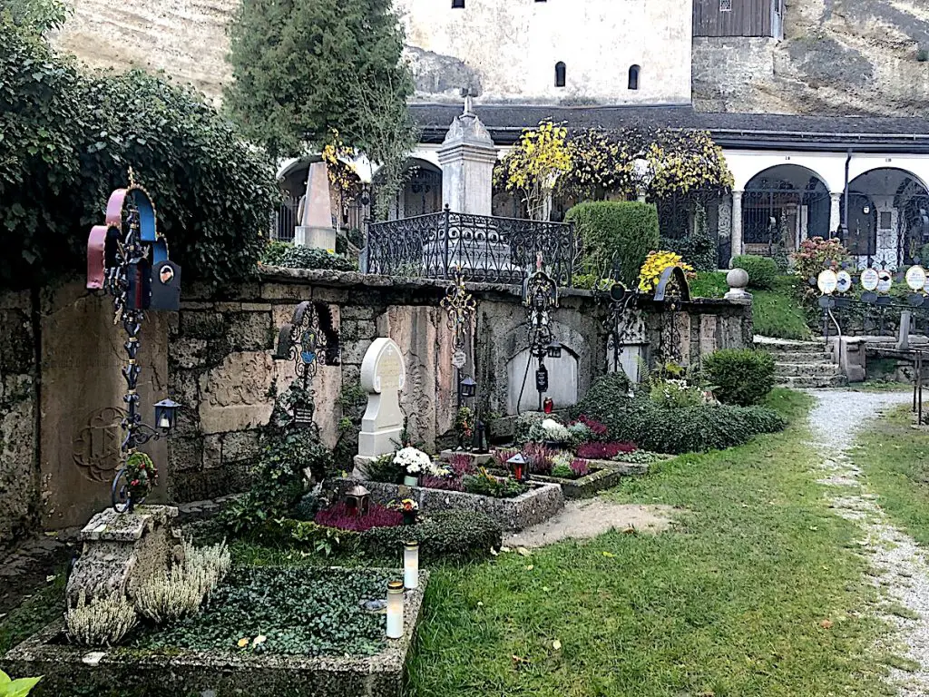 Spuren der Freimaurer auf dem Friedhof beim Citytrip nach Salzburg entdecken