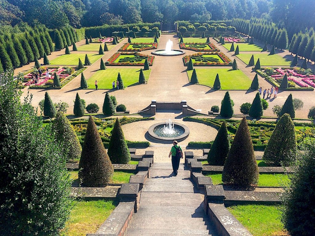 Der Terrassengarten von Kloster Kamp ist einer der schönsten Gründe für eine Tagestour an den Niederrhein.