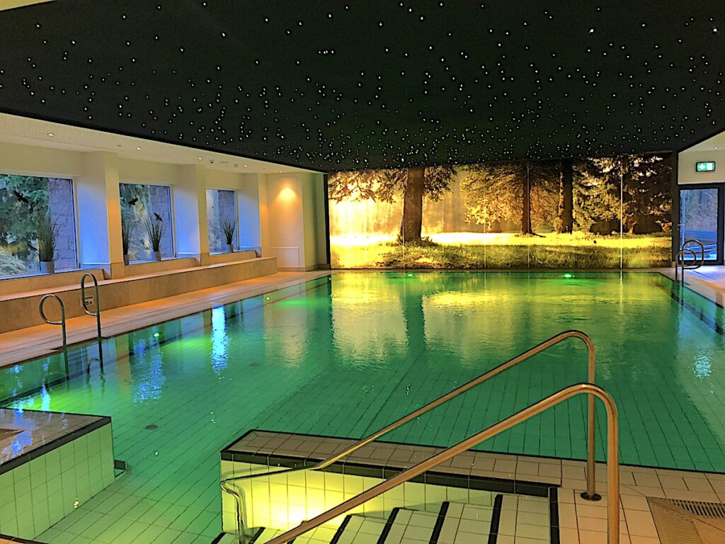 Der Rennsteig im Winter bietet auch schöne und günstige Wellnesshotels.