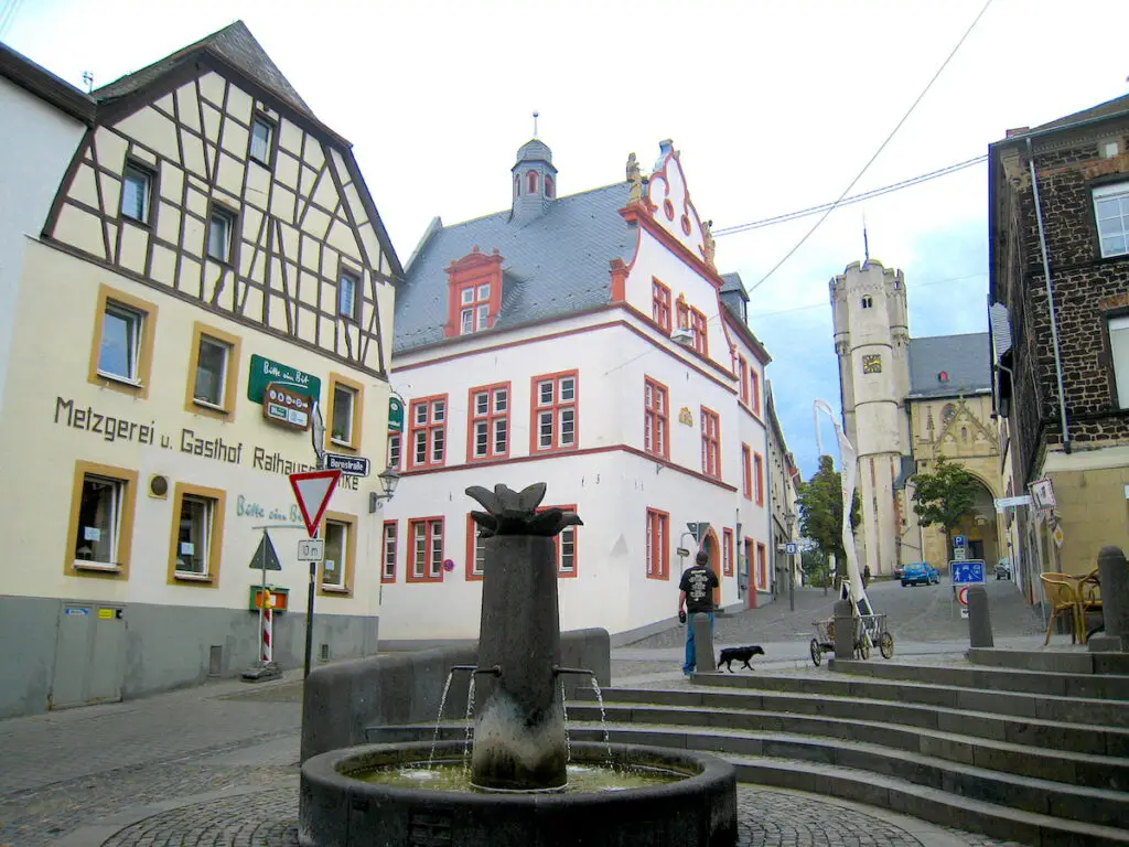 Schöne kleine deutsche Städte - Münstermaifeld in der Osteifel