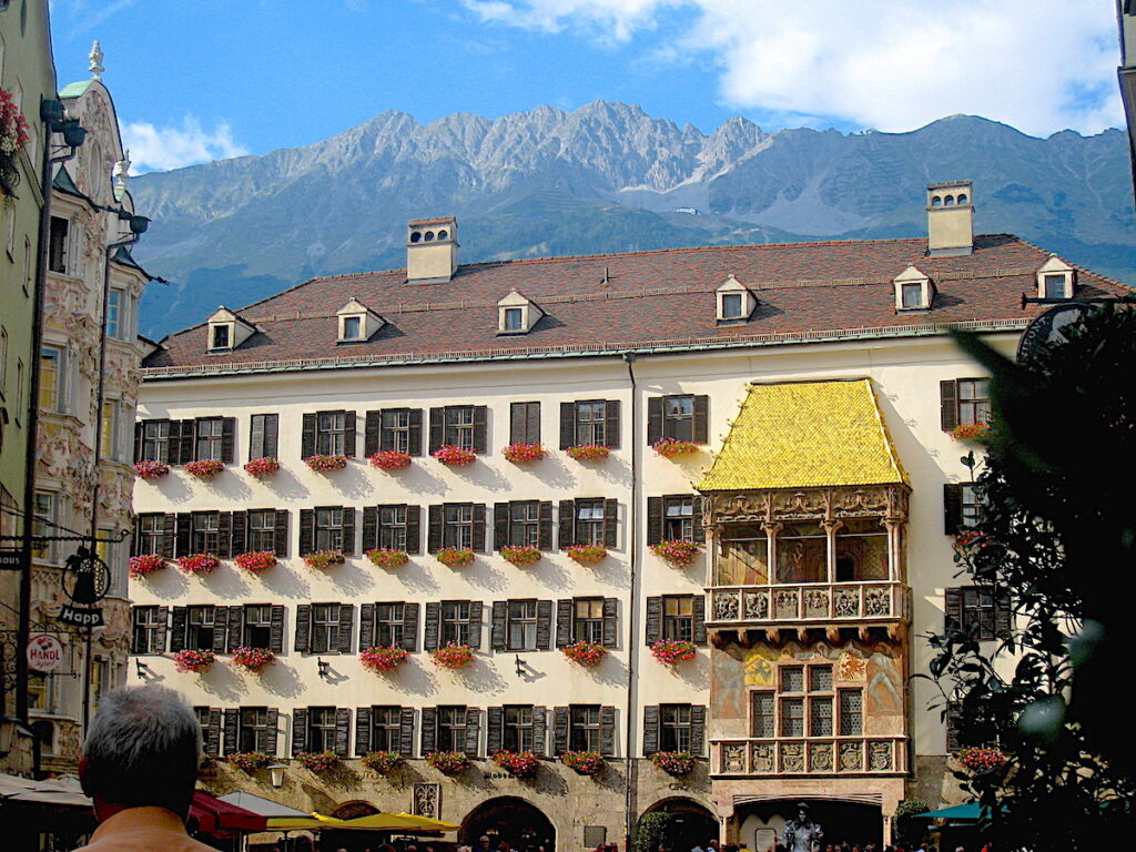 Innsbruck - die schöne Hauptstadt der Alpen mit dem berühmten goldenen Dach. 