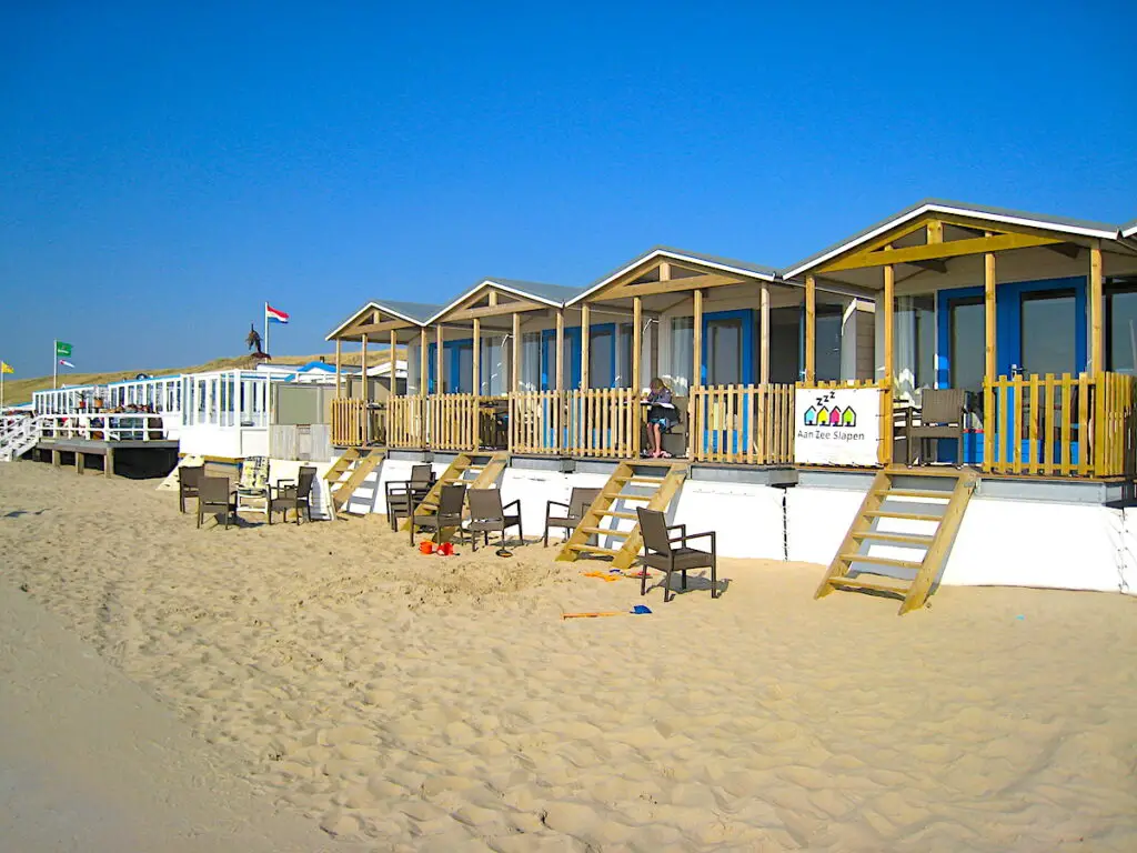 Wohin in Zukunft reisen? Wie wäre es mit Strandschlafhäusern in Holland? Hier in Wijk aan Zee.