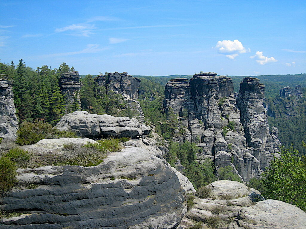 Der Malerweg führt durch das Elbsandsteingebirge