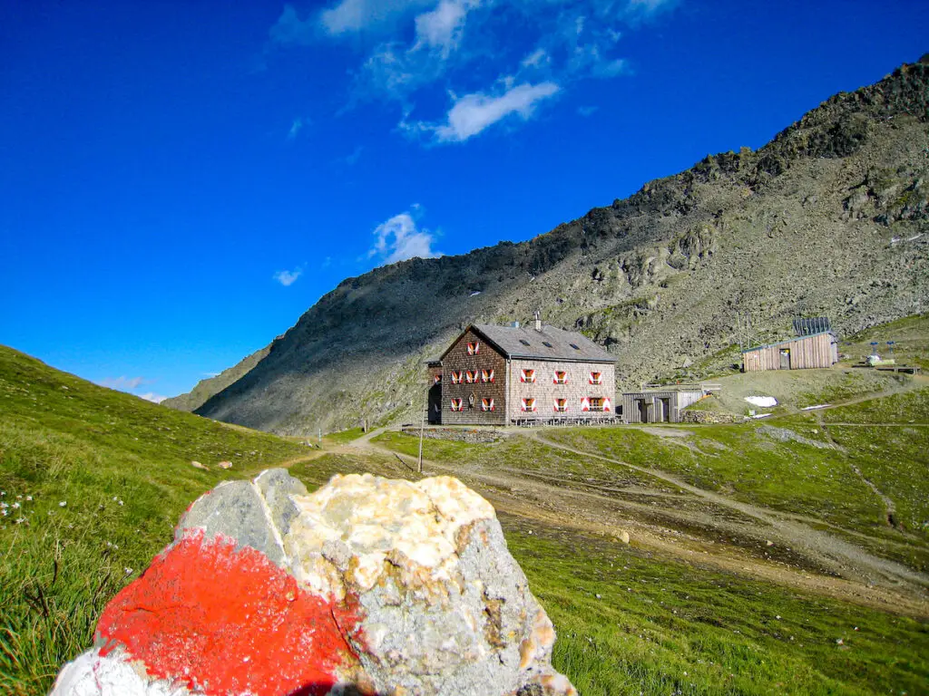 Einsam und wunderschön liegt dieser Naturschatz in Österreich: die Glorerhütte im Nationalpark Hohe Tauern