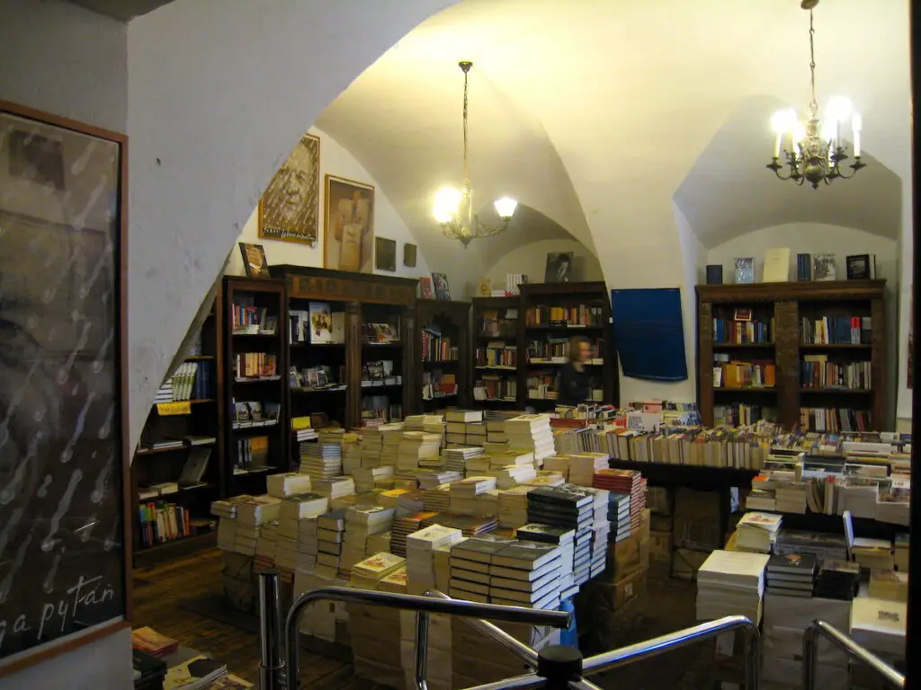 Kleine Buchhandlung im jüdischen Viertel von Krakau

