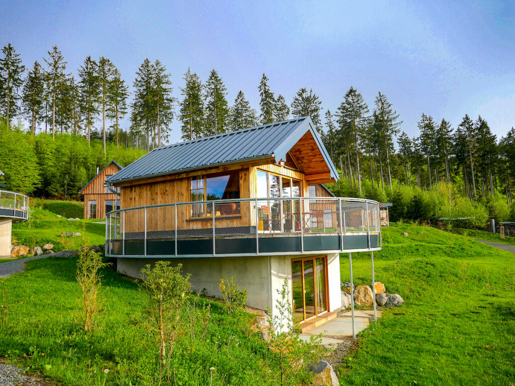 Außergewöhnlich übernachten im Sauerland an einem traumhaften Ort: das Bergdorf Liebesgrün in Schmallenberg.