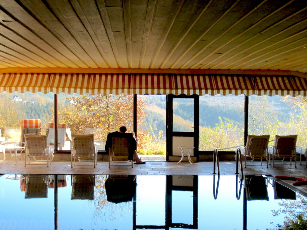 Außergewöhnlich übernachten im Sauerland im Waldhaus Ohlenbach mitten im Wald. 