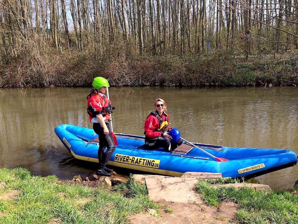 Wasservergnügen in NRW beim Rafting auf der Erft. 