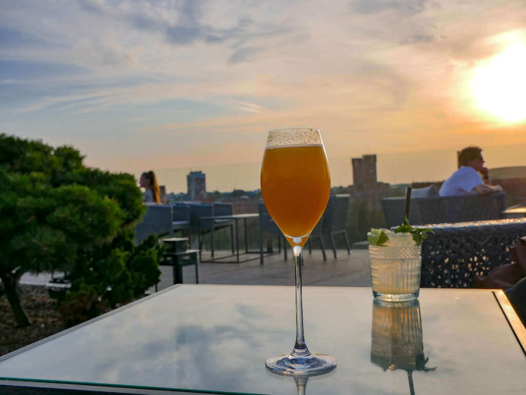 Einer der Höhepunkte einer jeden Breslau-Reise ist der Besuch der Dachterrasse des Hotel Monopol. 