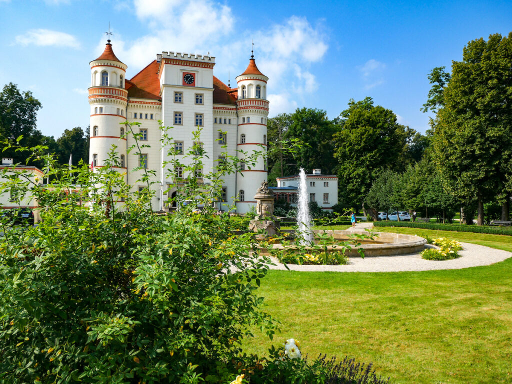 Schloss Schildau (Wojanów) in Niederschlesien dient heute als Hotel 