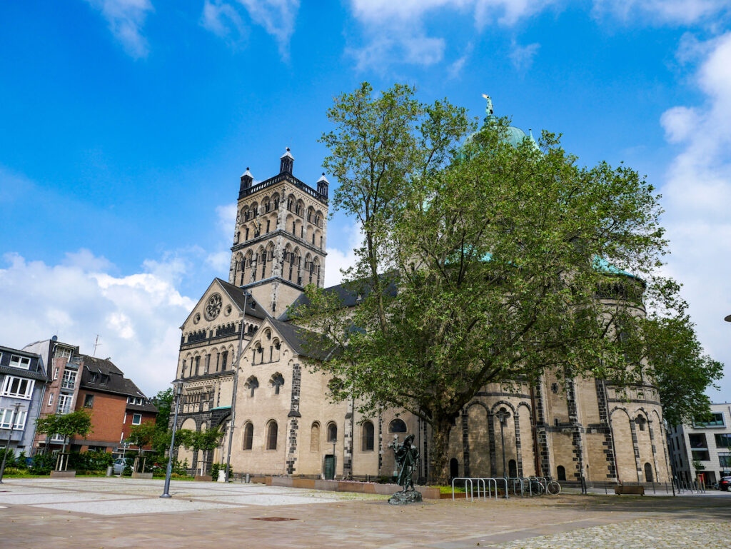 Neuss zählt zum Hansebund der Neuzeit; daher startet der Hanseradweg in der Stadt. 