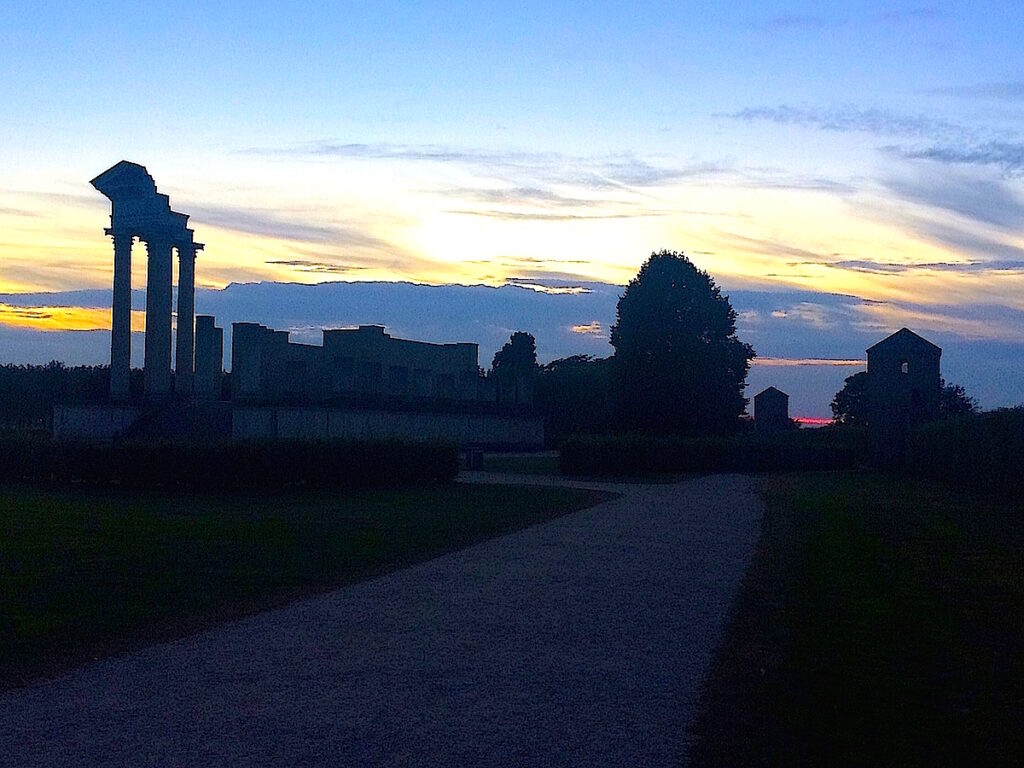 Wenn es Nacht wird, startet eine spannende Themenführung  durch den APX in Xanten 