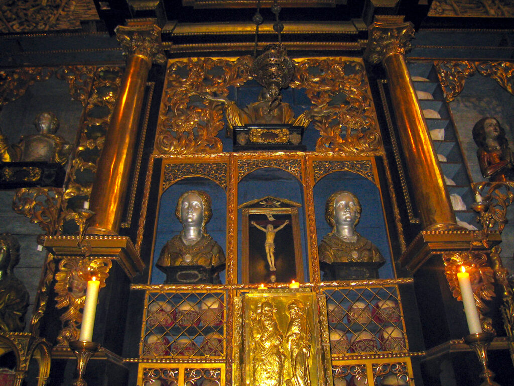 Die Goldene Kammer von St. Ursula ist legendär und eine bemerkenswerte NRW Sehenswürdigkeit