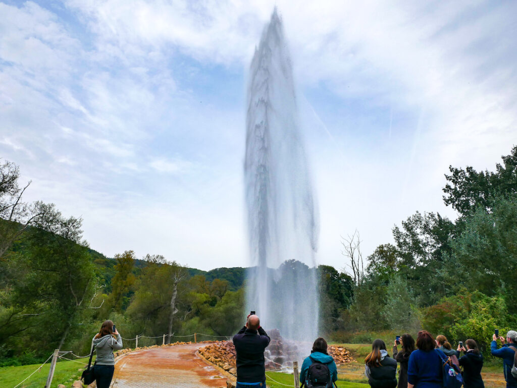 Die Osteifel entdecken - der gigantische Geysir in Andernach 