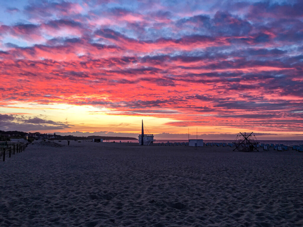 Die schösten Zugreiseziele - Warnemünde ist berühmt für seine Purpur-Sonnenuntergänge