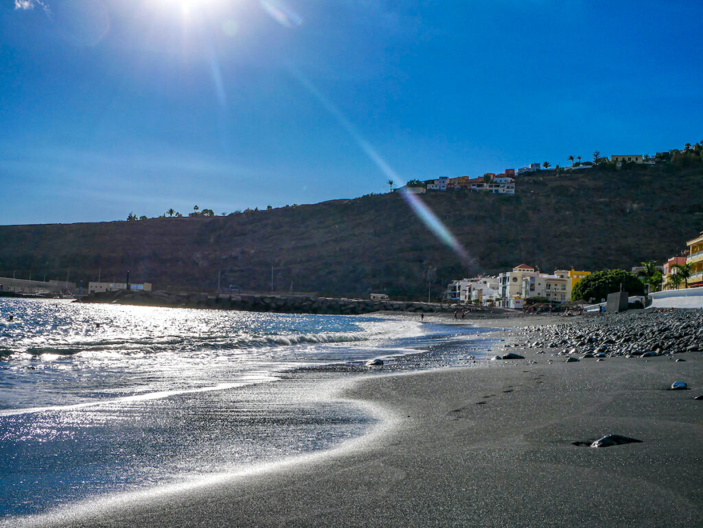 Der schöne Strand von Playa Santiago auf La Gomera